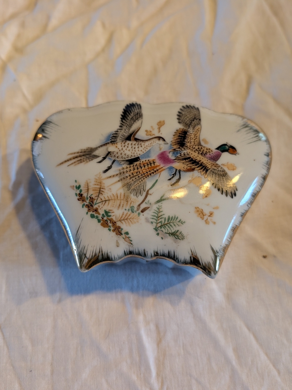 2/40$ Vintage Porcelain Trinket Box with Flying Pheasants